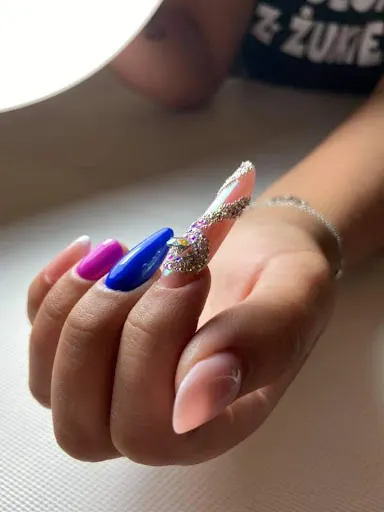 PRALINKA - stylizacja paznokci